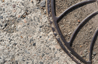 Водостоки и дренаж при мощении: правильная организация отвода воды