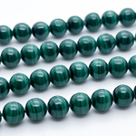 Малахит, диаметр 7,7-7,8 мм, цена за 12 шт (1/4 нити)