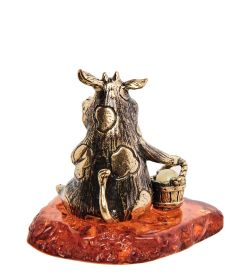 Народные промыслы AM-3100 Фигурка «Корова с мороженным» (латунь, янтарь)