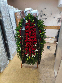 Траурный венок из живых цветов №10