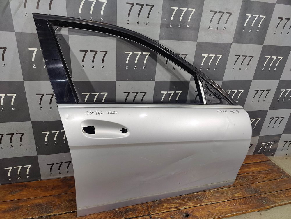 Дверь передняя правая Mercedes C-Class (W204) A2047206000