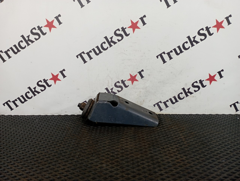 Кронштейн амортизатора переднего