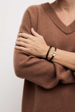 Объемный джемпер шоколадного цвета