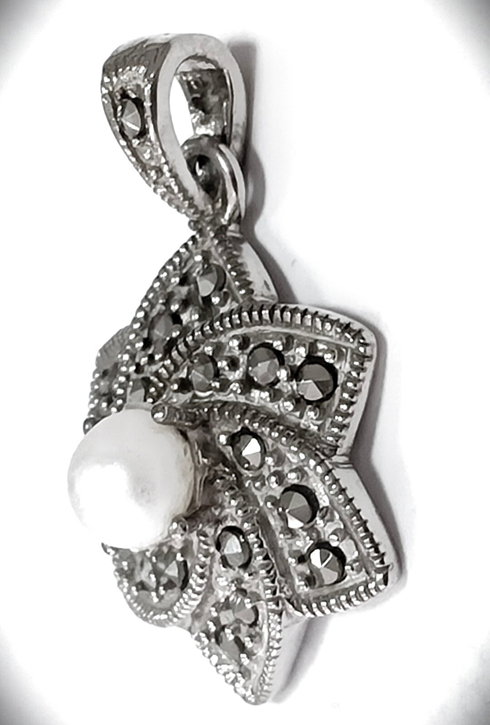 "Эстерелла" - ювелирная подвеска из серебра 925-й пробы