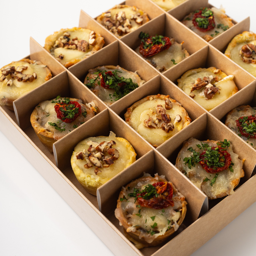 Бокс кишей с цыпленком и горгонзолой