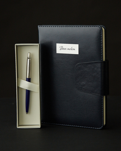 Подарочный набор с гравировкой: Ежедневник недатированный и Шариковая ручка Parker Jotter K160, цвет: Blue