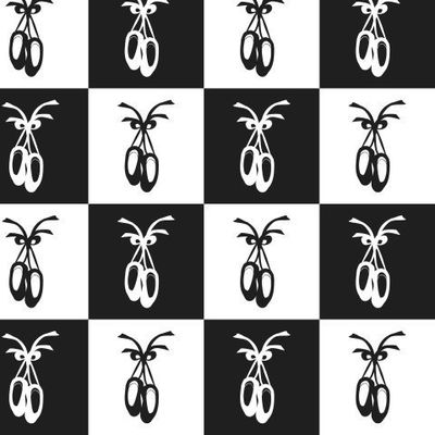 Балетные пуанты в черно-белом цвете