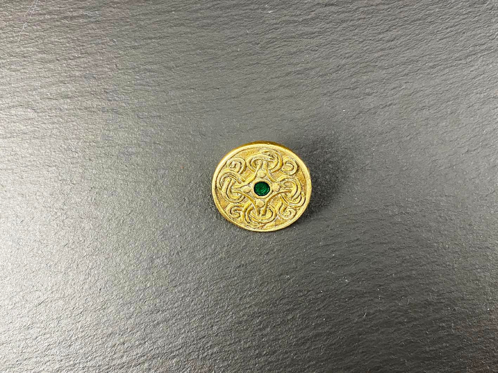 Фибула. Англия 10-11 в. (круглая, эмаль)