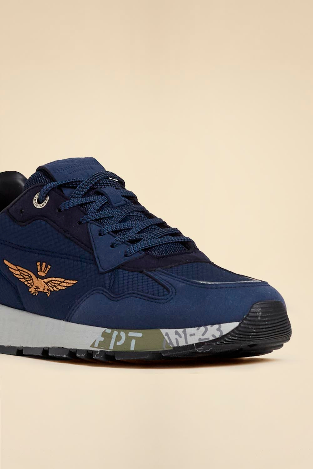 Кроссовки из текстиля