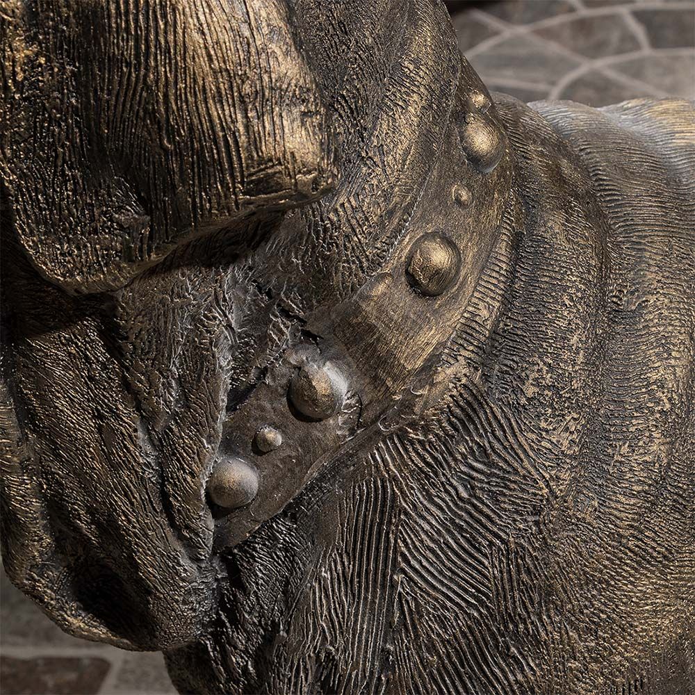 Садовая скульптура Сэр Ватсон в костюме