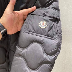 Пуховик Moncler