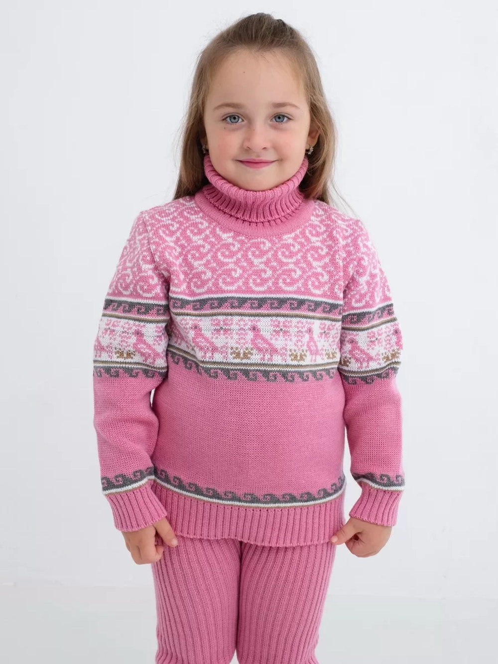 Свитер вязаный с горлом