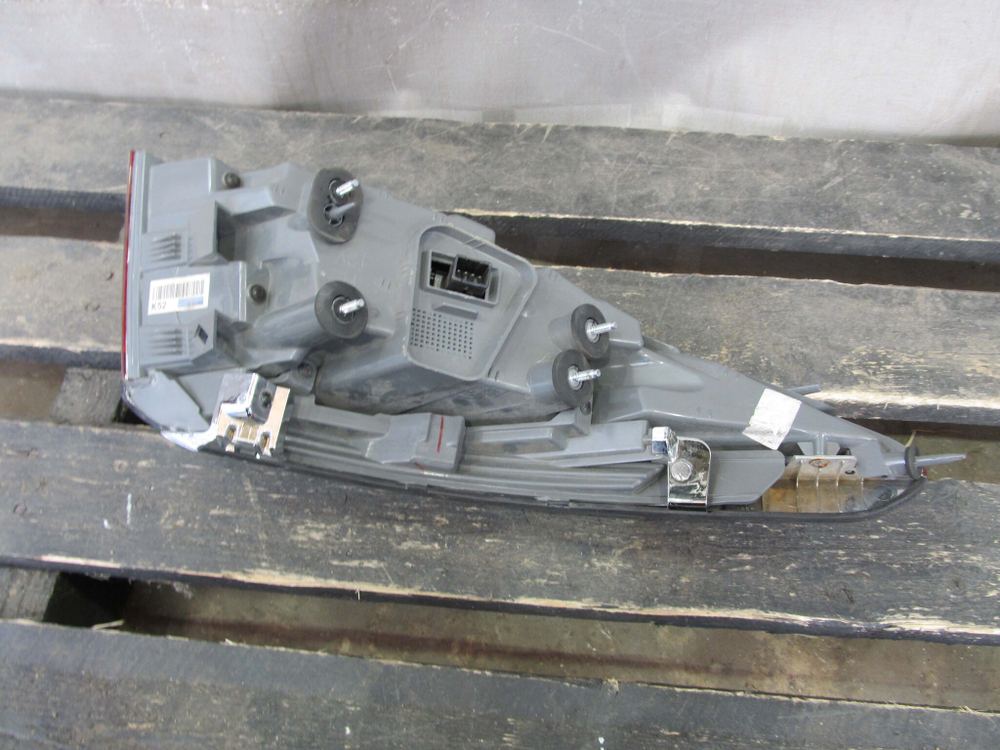 Фонарь задний правый Kia Quoris (KH) 14-18 Б/У Оригинал 924023T520