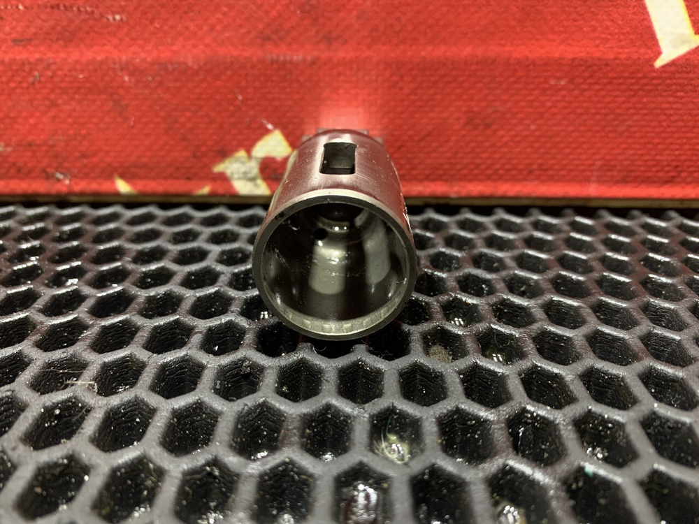 Толкатель впускного клапана