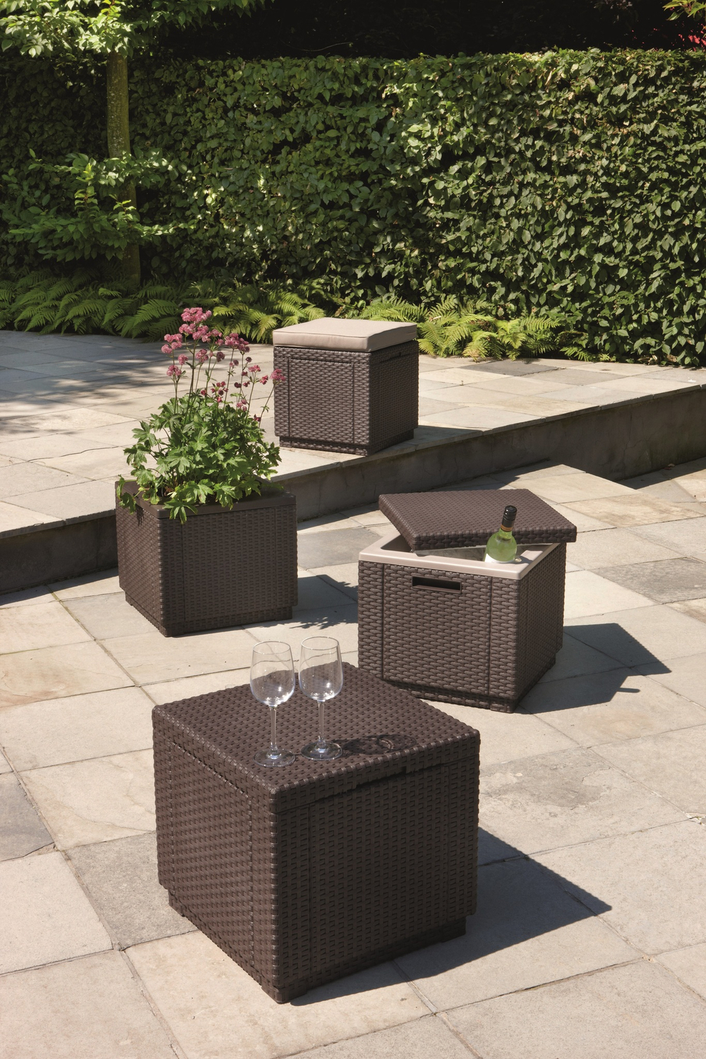 КУБ С ПОДУШКОЙ (CUBE WITH CUSHION)