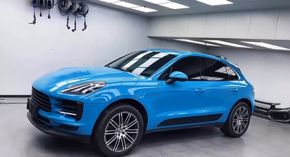 Porsche Macan в виниловую пленку Carbins Sky Blue Rg10