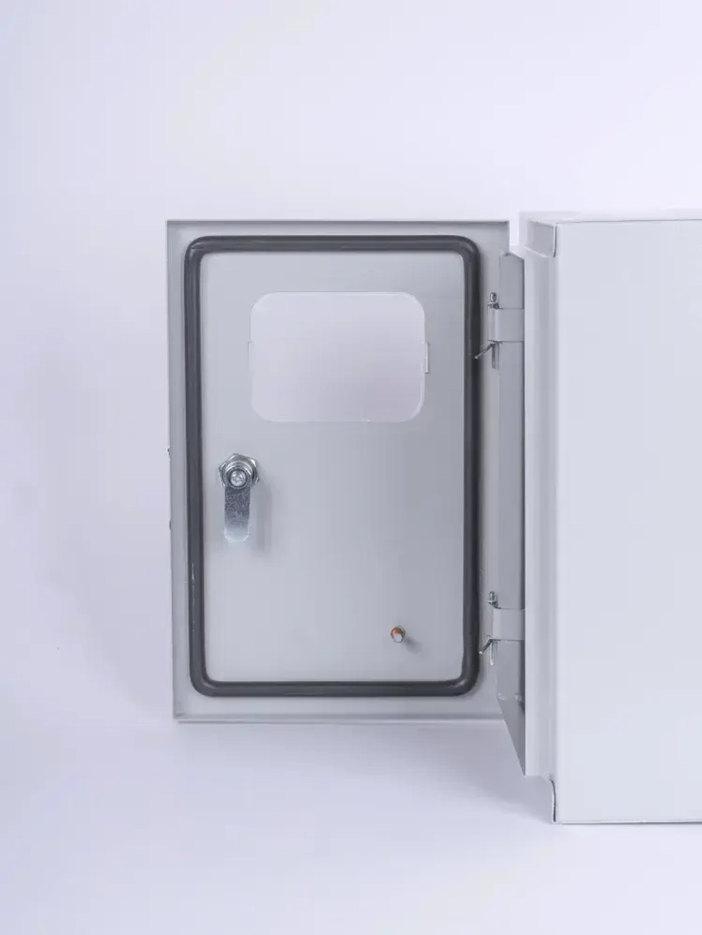 ЩУН-1х6 (300х200х125) IP54. Увеличенный под электрический счетчик и автоматические выключатели до 6 модулей Щит учетно-распределительный навесной ЩРУ 1Н6 IP54