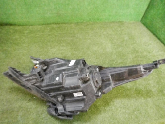 Битая Фара правая Kia Rio 4 (2020-н.в.) галоген