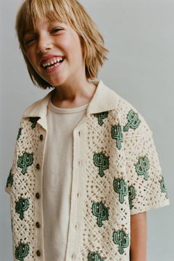 ZARA РУБАШКА ИЗ КРУЖЕВА КРОШЕ С УЗОРОМ «КАКТУСЫ», ЭКРЮ/ЗЕЛЕНЫЙ