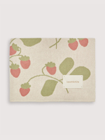 Плед детский Loomknits с земляничками Топленое молоко