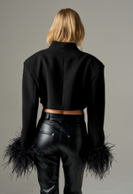 Жакет укороченный с перьями на рукавах, черный