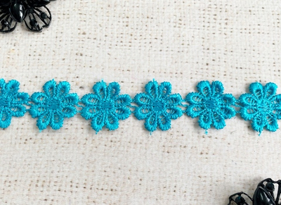 Кружево плетеное, ш. 2,2-2,5 см.