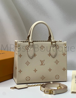 Светло-бежевая сумка Louis Vuitton Onthego PM с узором монограм