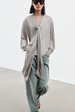 ZARA БЛУЗА С V-ОБРАЗНЫМ ВЫРЕЗОМ И ЗАВЯЗКАМИ — ZW COLLECTION, ЖЕМЧУЖНО-СЕРЫЙ