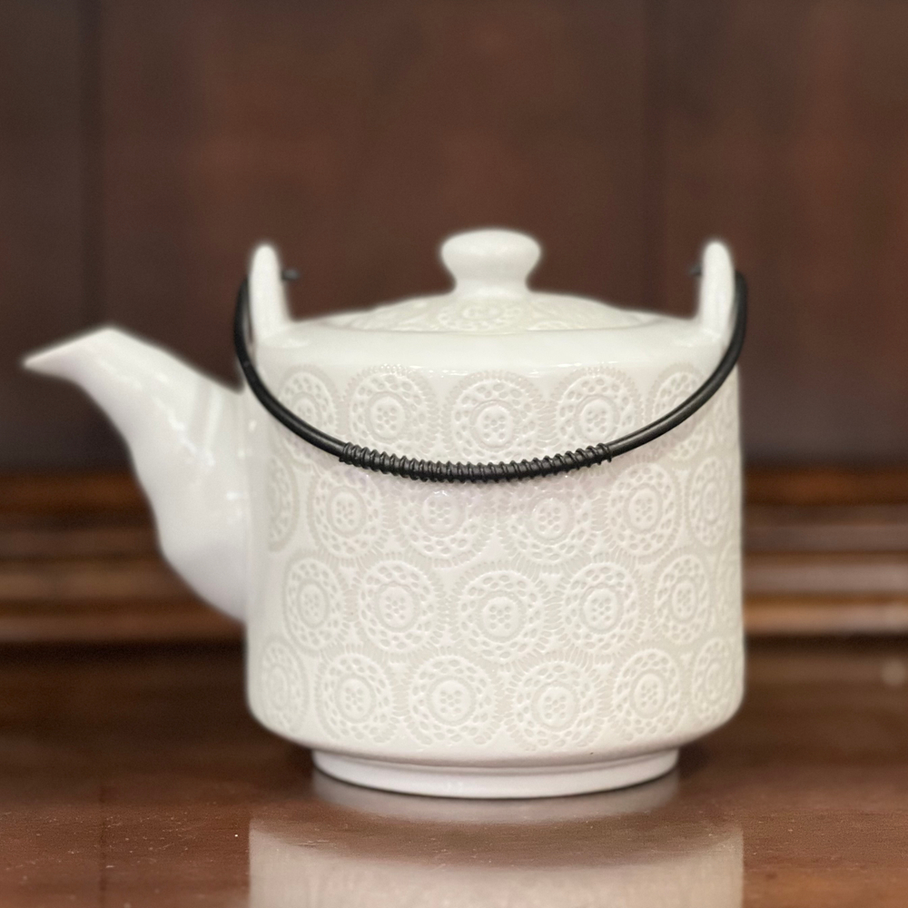 Чайник с орнаментом