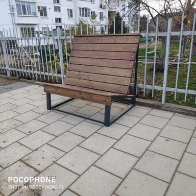 Парковая скамейка со спинкой (Современная МАФ на металлокаркасе)