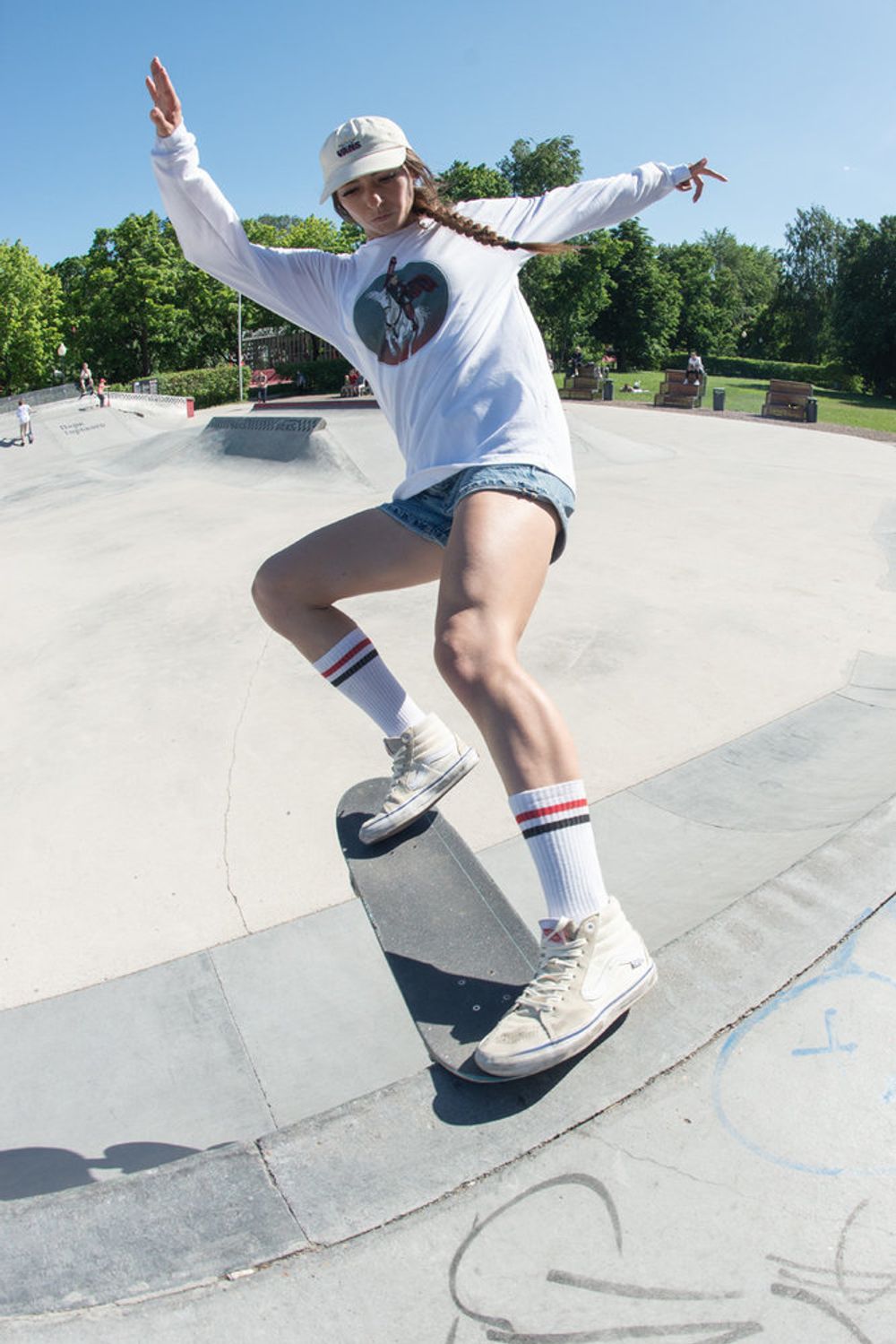 Лонгслив Скейтотырь Аниме Белый