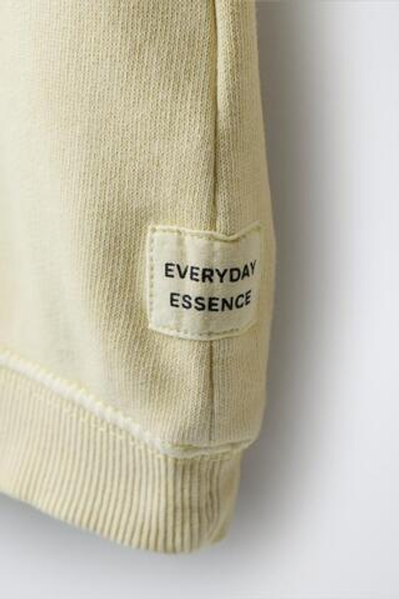 ZARA КОМПЛЕКТ ИЗ ТОЛСТОВКИ И БРЮК WIDE LEG С НАШИВКОЙ, ЖЕЛТЫЙ