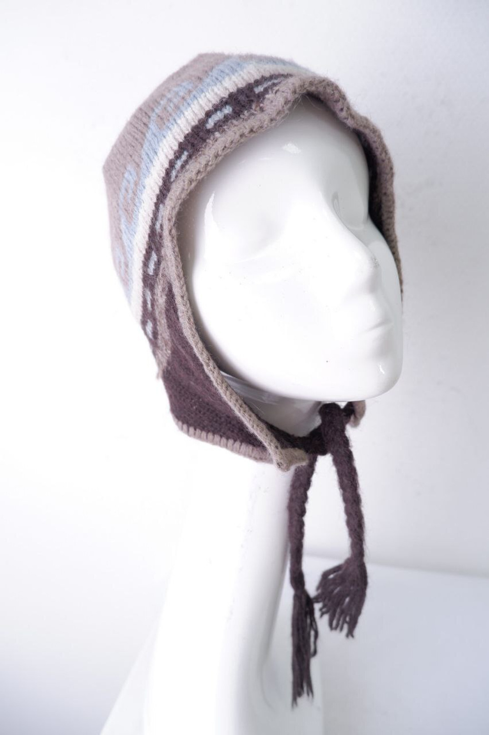 Шапка Apriori  с ушками-завязками