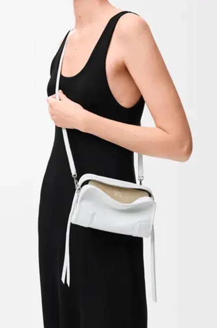 Loewe Мини-сумка Amazona 180 из мягкой телячьей кожи, белый