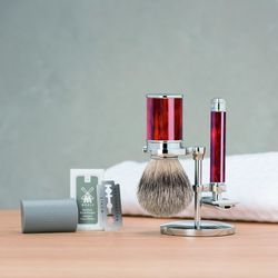 Бритвенный набор MUEHLE TRADITIONAL, смола черепахового цвета, барсучий ворс высшей категории Silvertip, Т-образная бритва (S 091 M 108)