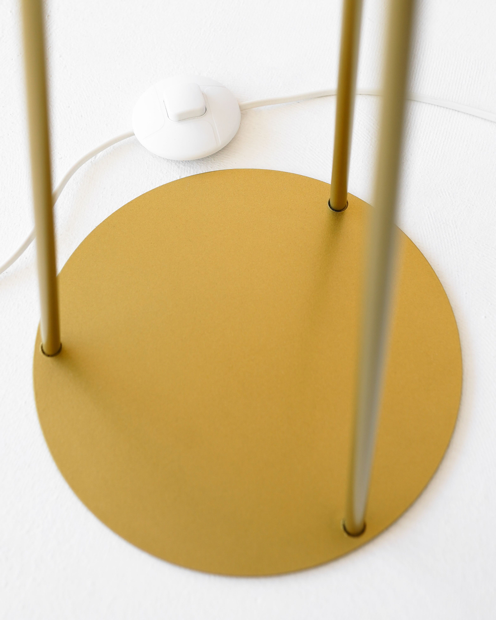 Торшер напольный золотой с белым абажуром в стиле лофт, светильник напольный классический, Дали, E27, 60 Вт