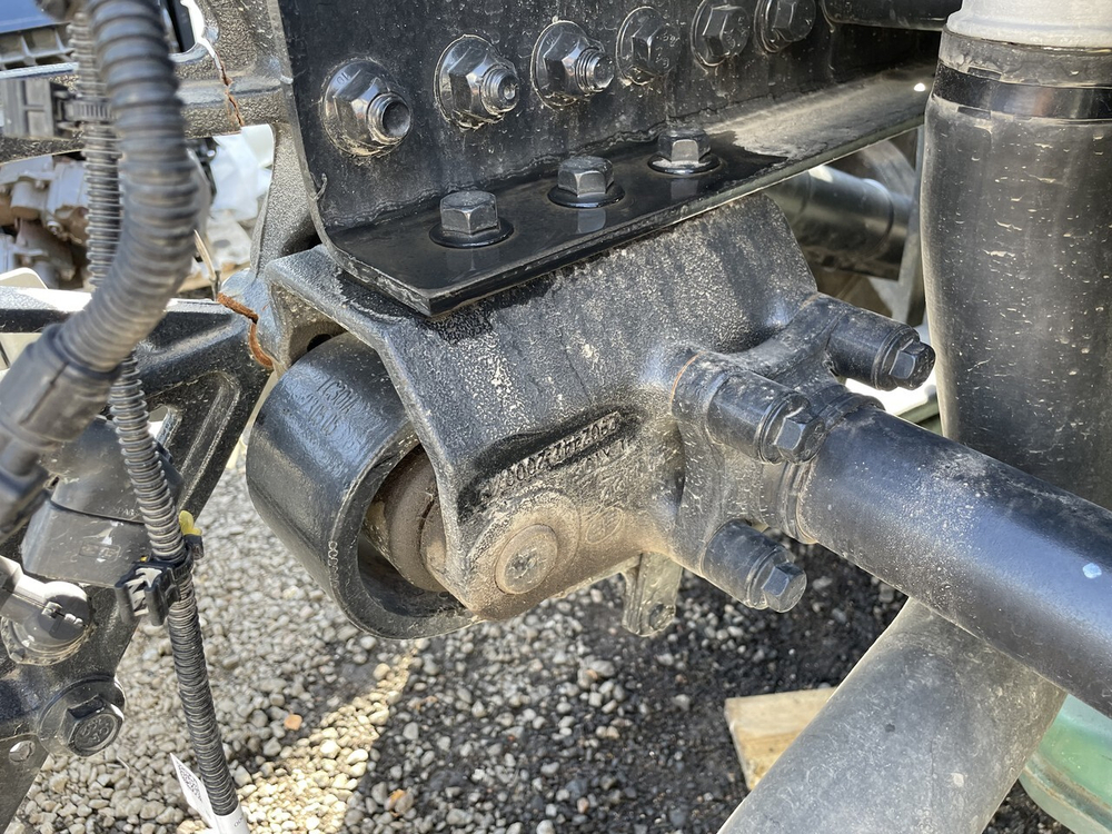 Кронштейн рессоры передней правый 2023г.