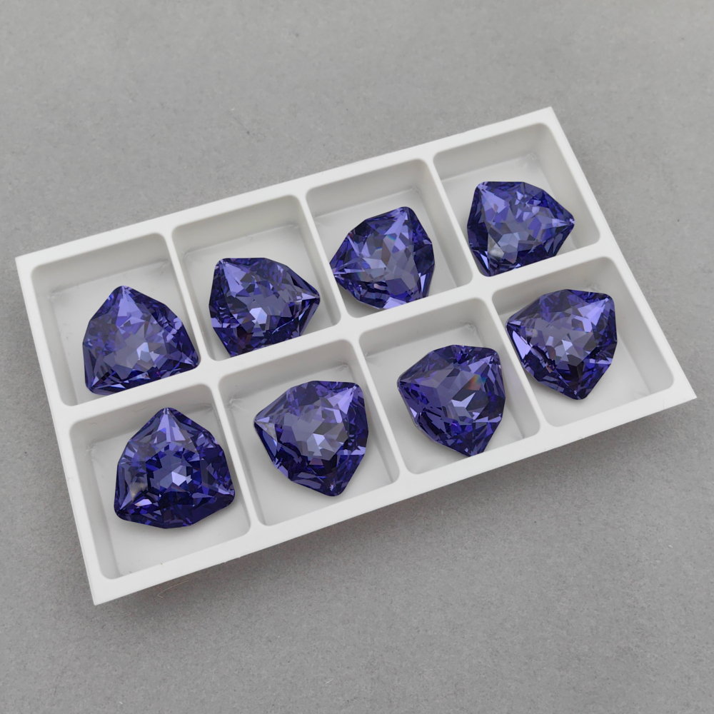 Swarovski 4706 Trilliant FS, Tanzanite F