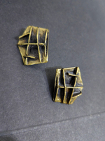 Серьги прямоугольники неправильной формы с линиями, бронза