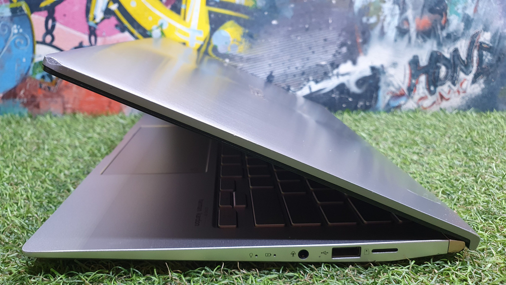 Ноутбук ASUS Ryzen 7/16Gb/FHD