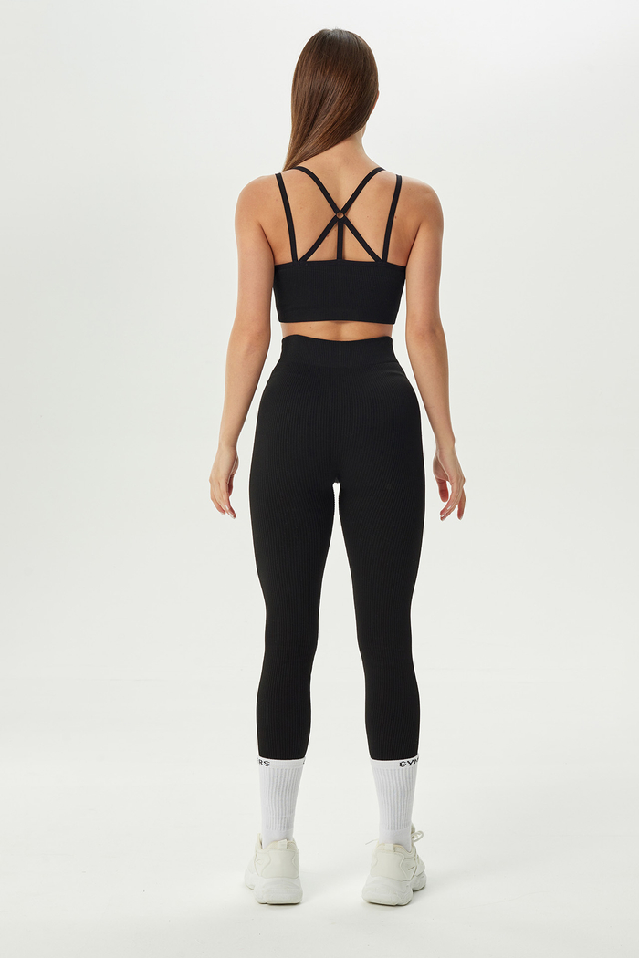 Топ бесшовный на бретелях в рубчик