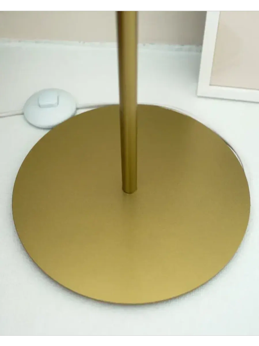 Торшер напольный с абажуром в гостиную современный