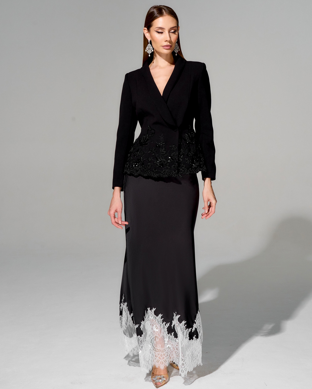 Юбка длины макси с отделкой французским кружевом