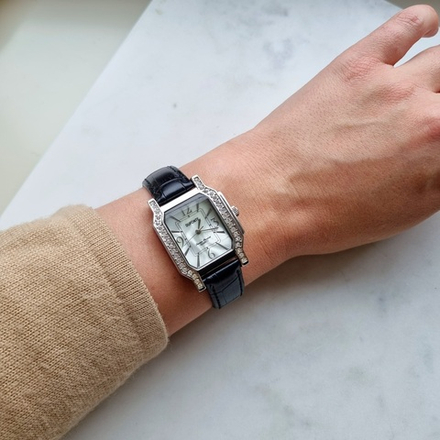 Часы Lucien Piccard на чёрном ремне