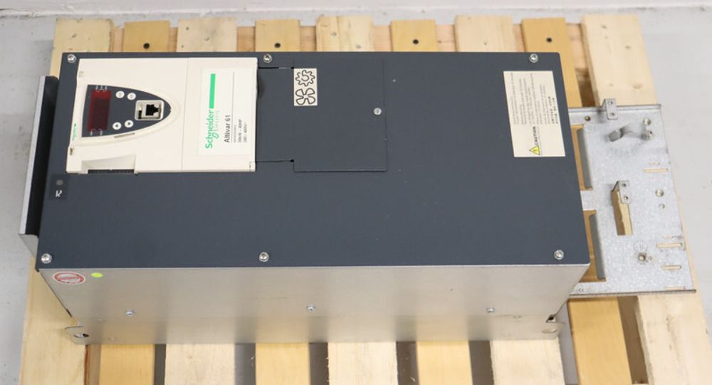 Schneider Electric ATV61HD30N4