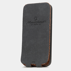 Чехол для iPhone 16 Pro кожаный, питон цвета коньяк