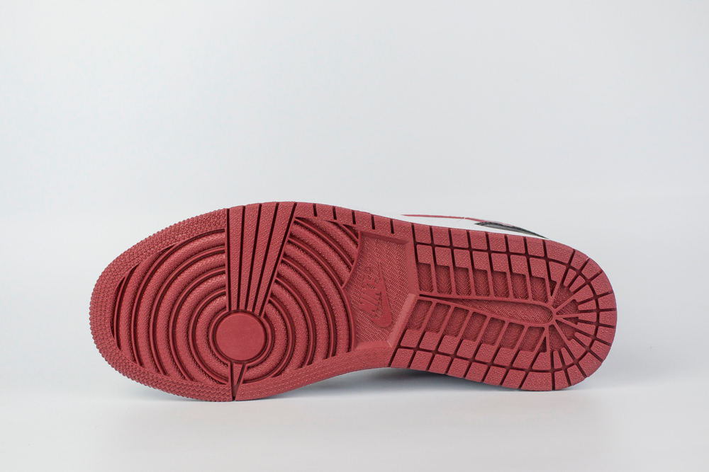Кроссовки Nike Air Jordan 1 Bred Toe