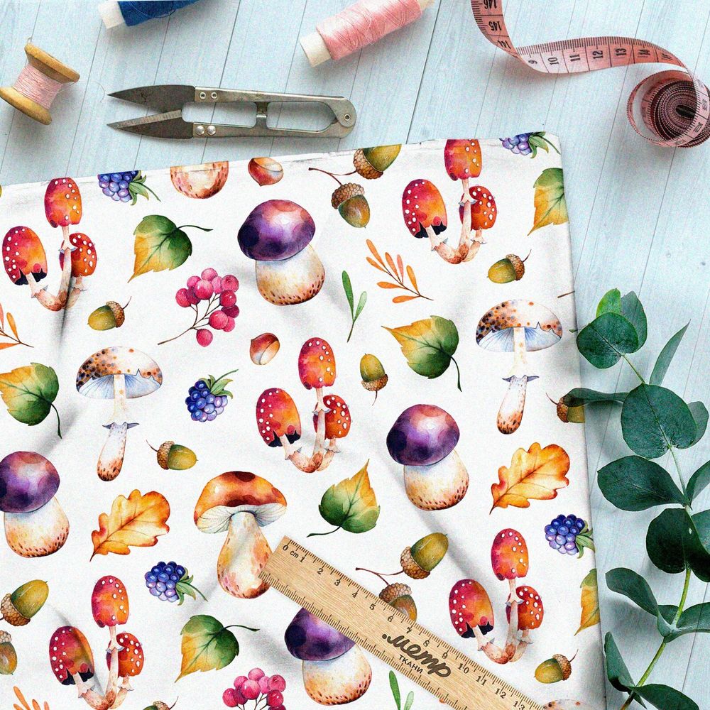 Ткань ниагара крупные грибы и брусника на белом фоне