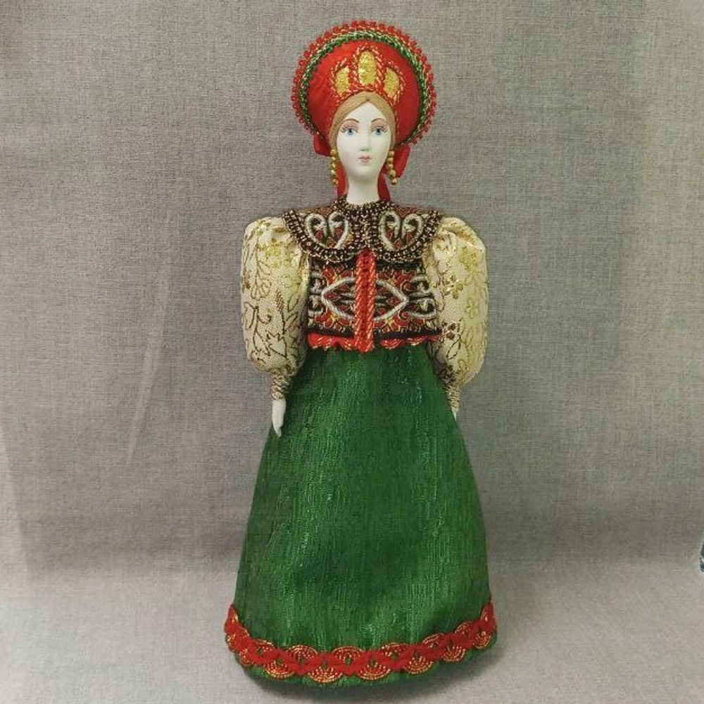Сувенирная кукла в девичьем крестьянском костюме