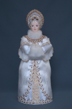 Кукла коллекционная Снегурочка в кокошнике и с муфтой